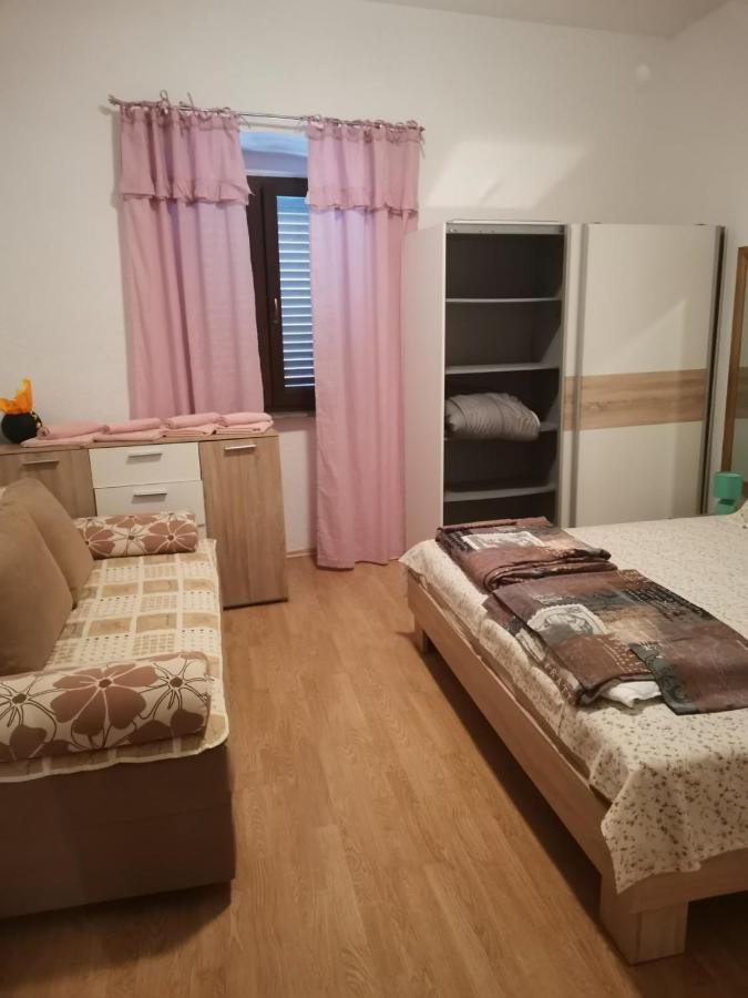 Apartman Miki พูลา ภายนอก รูปภาพ